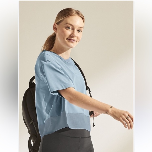 Athleta Tops - Athleta Ice Blue Zephyr Crop Tee Size M